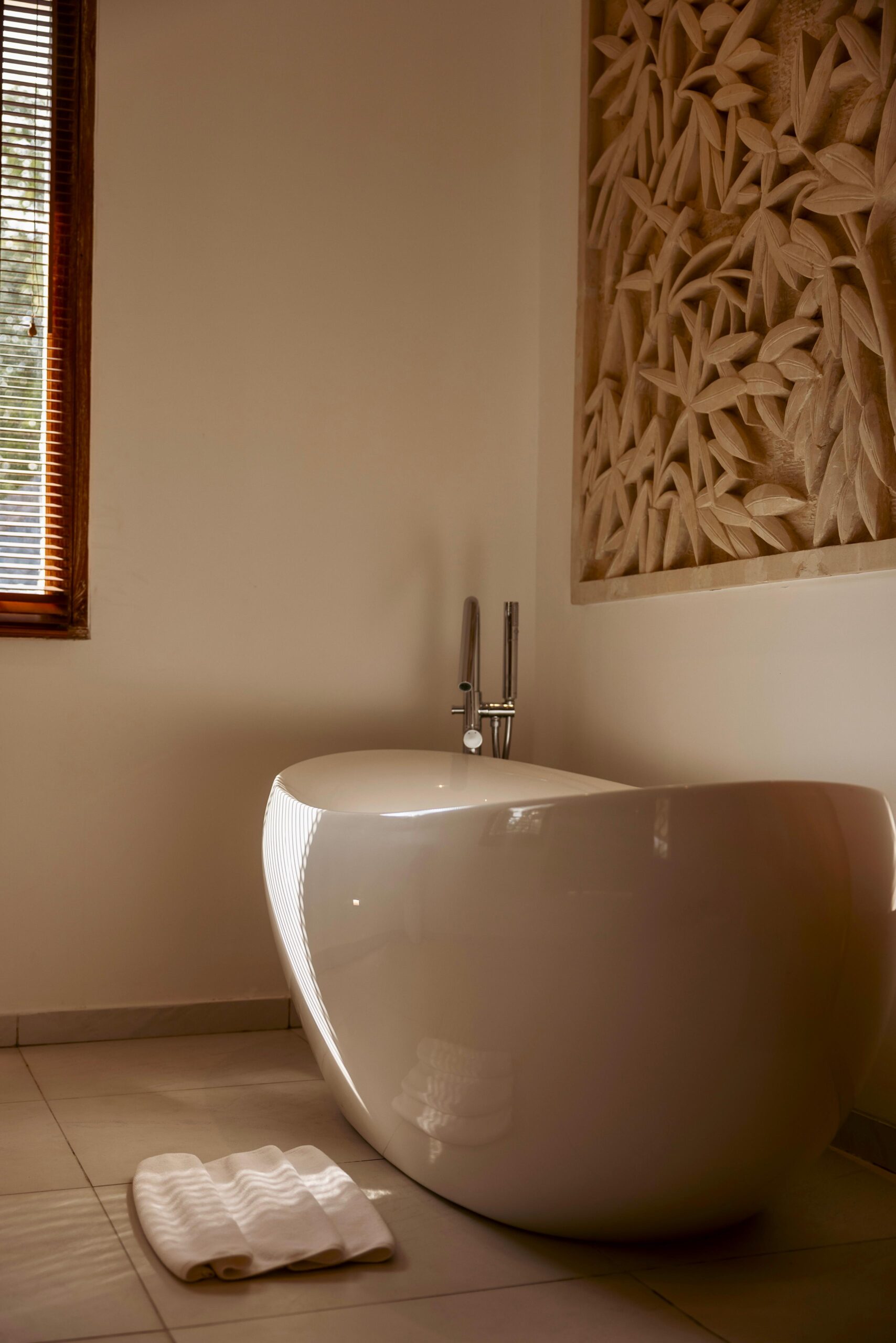 Beautiful and Luxurious Bathtub at Ocean View Suite in Eliana Resort and Spa.